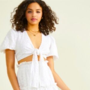 Altar’d state cropped tied top